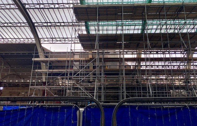 Look 👀everyone! We have part of the roof going back on. I have been reliably informed by the contractors, that all building works are going to schedule 👍🥰.
