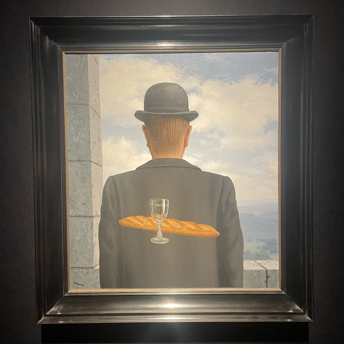 jonrosslehaye's tweet photo. Choosing a FAV Magritte is an impossible task… 🤔🖼️#lamiintime #levidenceeternellee #leprincipledarchimede #magritte #renemagritte @ChristiesInc https://t.co/a48S3p1hhQ