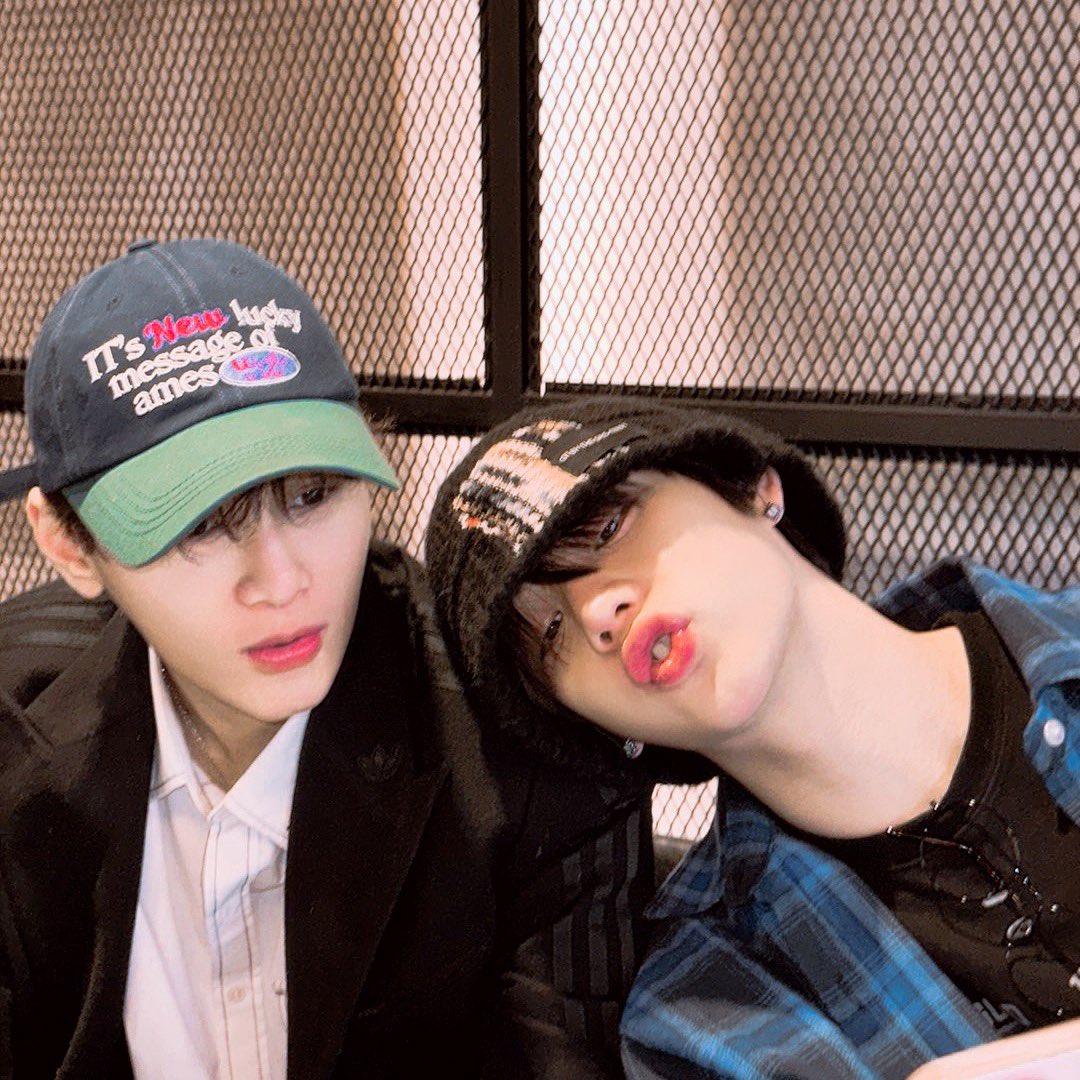 [#자얀💛] 

동생이랑 같이 💛💛💛 씽썡쑝 💛

#XODIAC #소디엑 #ZAYYAN #자얀