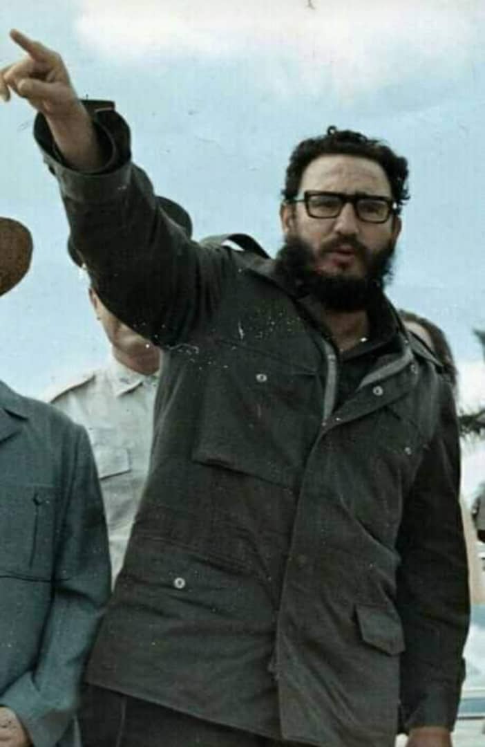 Reylope13's tweet photo. Crónicas de #Cuba 🇨🇺
#IslaRebelde
#4DeMarzo

Para nosotros la meta es la felicidad, pero con independencia y soberanía eterna. Jamás sumisos. Es la esesncia de los cubanos dignos.

#DeZurdaTeam https://t.co/BbBRHxgHNH