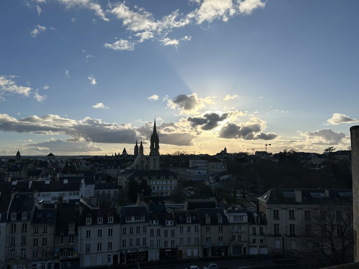 Hello Caen tweet media