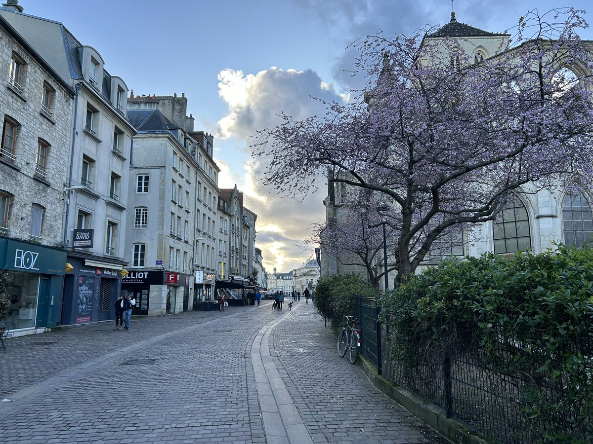 Hello Caen tweet media