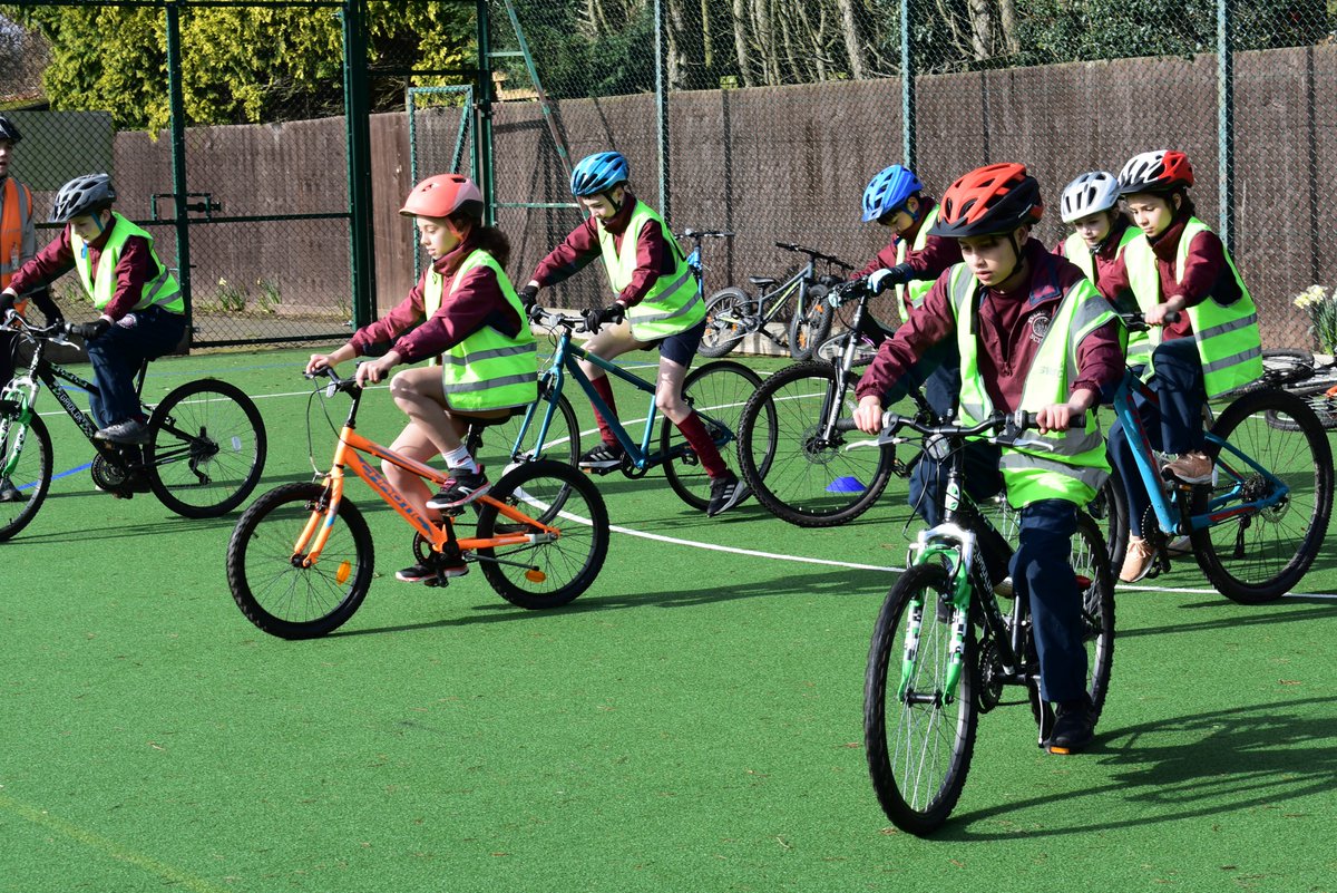 🚴‍♀️Encouraging our next generation of young cyclists, instructors from @SolihullCouncil & @transportgovuk  #Bikeability initiative are working with Form 6🚴They are gaining skills & understanding how to cycle safely on today’s roads🙏 #ResponsibleRiders #RoadAwareness #SafeCycling