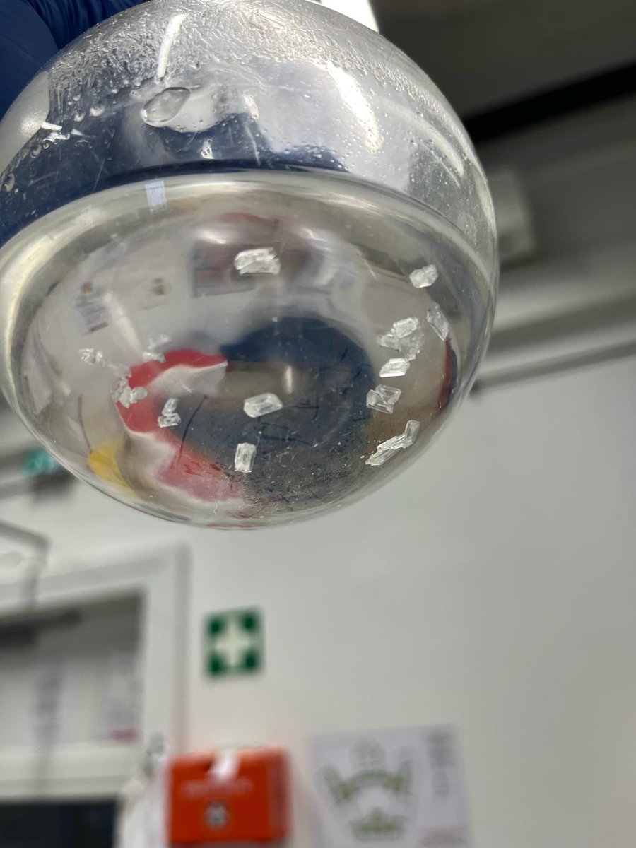 Another day another beautiful crystallization! Happy monday! #crystals #OrganicChemistry #TwitterGang