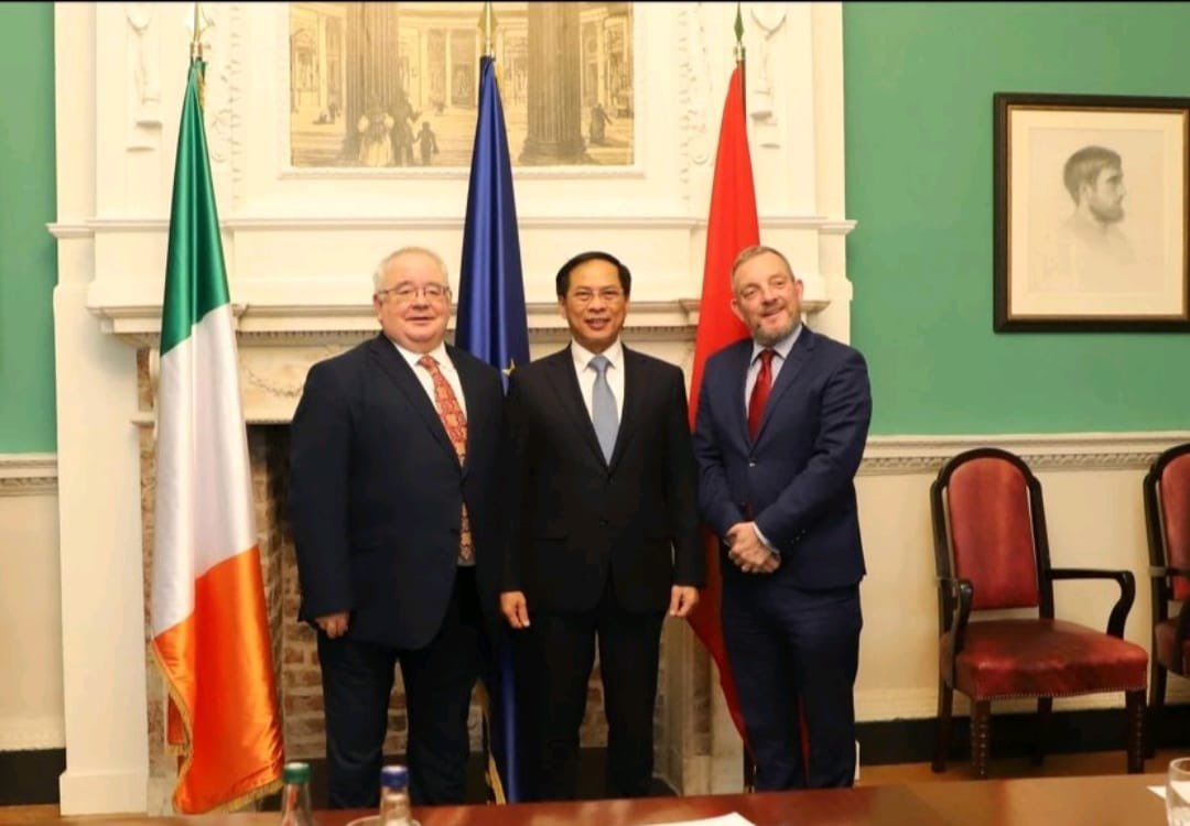 🇻🇳 Foreign Minister HE Bùi Thanh Sơn paid a successful visit to 🇮🇪 last week, meeting with President Michael D Higgins, Tánaiste Micheál Martin, an Ceann Comhairle Seán Ó Fearghaíl, and Cathaoirleach Jerry Buttimer. Marking a new era in our bilateral relations 🇮🇪🤝🇻🇳