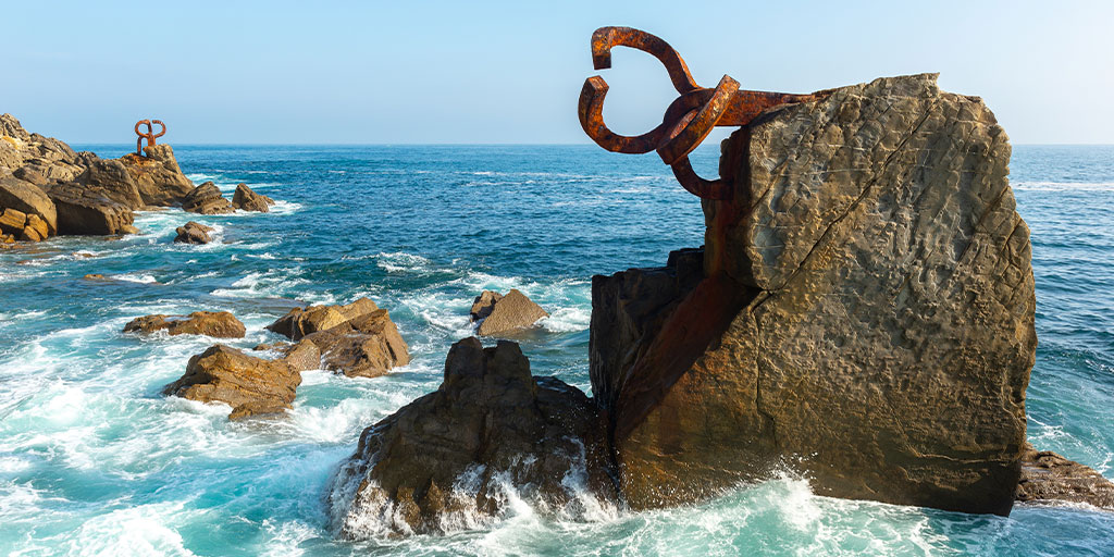 Do you know who made the sculpture in the picture? 🤔

Here are 2⃣ clues! 👇

1️⃣  It is called 'Wind Comb' (Peine del viento)

2️⃣  It is one of the most frequently visited spots in #Donostia. 🌊

👉 bit.ly/3YiFVXh

#TeMerecesEspaña #VisitSpain #SpainArt