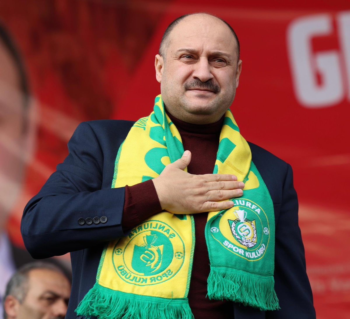 Yeniden Refah Partisi Şanlıurfa Büyükşehir Belediye Başkan Adayı olan Mehmet Kasım Gülpınar, AK Parti içinde sürekli köşeye sıkıştırmaların kurbanı oldu.

Bir türlü potansiyelini ve gerçek gücünü göstermesine müsaade etmediler. 
Sürekli iç çekişmelerin hedefi oldu.

Şimdi ise,