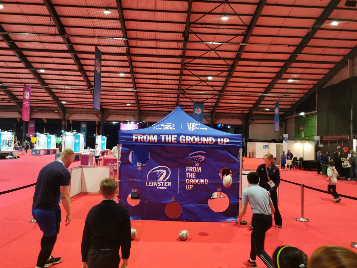 Mahersie83's tweet image. Brilliant start to @esbscienceblast!! @leinsterrugby passing wall a huge  hit with the students attending the event in @TheRDS. 
Working on their passing skills, while having loads of fun!! 
 #FromTheGroundUp 
#ESBScienceBlast