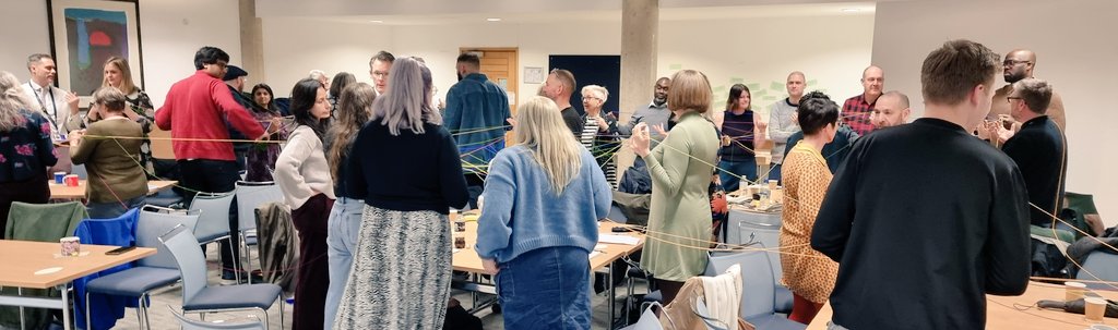 One of my favourite activities is building living networks to show how #complexsystems rely on interconnection and interdependence! It also shows what happens when suddenly disconnected. @CamEdFac @hilarycremin @tjbevington @EndeavourFeder1 @BelindaHopkins @RJCouncil @cperguk