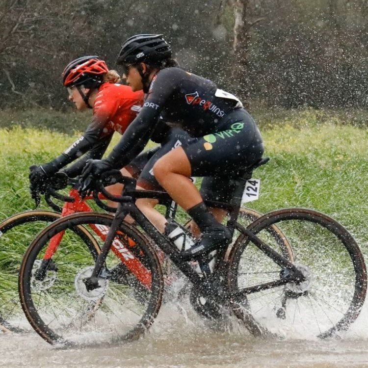 🚴‍♀️| La ciclista terrassenca Estefanía Jiménez (Vipeq Team) debuta de la millor manera possible en la primera prova de la Copa de España de Féminas Cofidis 2024. 
La corredora catalana es va classificar en la 8a posició a vuit segons de la guanyadora
#CopaEspañaFemCofidis