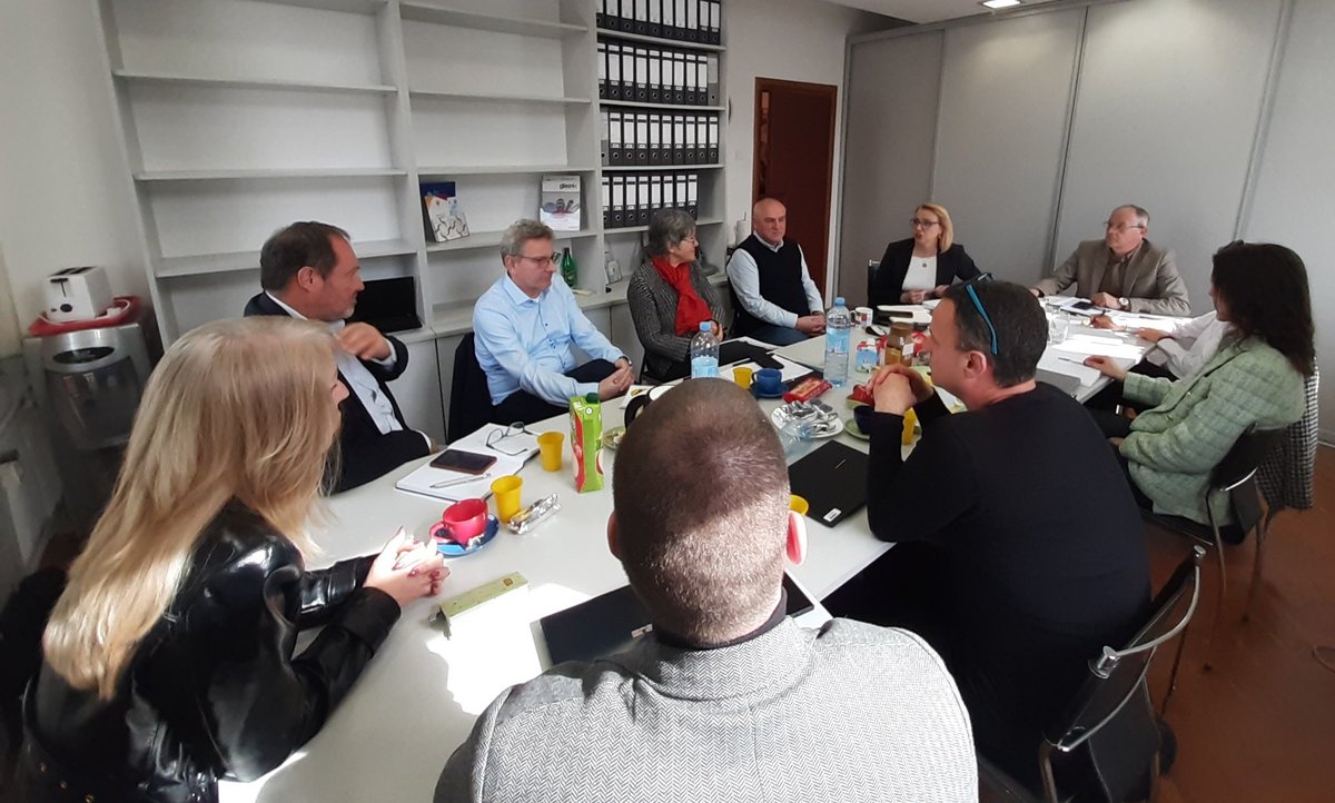 ZOCG_UoM's tweet photo. #ZOCG, Udruženje vodovoda🇲🇪, #Vodacom-Montenegro i #GIZ na sastanku u Tivtu sa predstavnicima @KfW razgovarali su o grantu u vrijednosti od 200.000€ koji ova banka obezbjeđuje za obuke zaposlenih u vodovodnim društvima CG. https://t.co/KQC9F8IpXq
