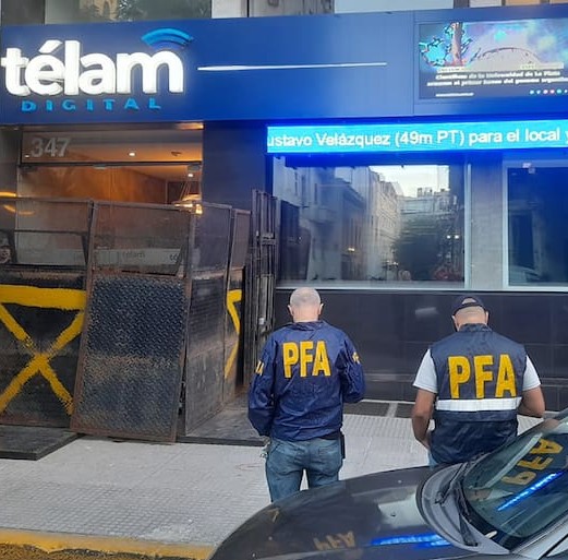 Así está la página web de Télam. 

Así están las oficinas de Télam (los trabajadores ya no pueden entrar).

Lamentable.