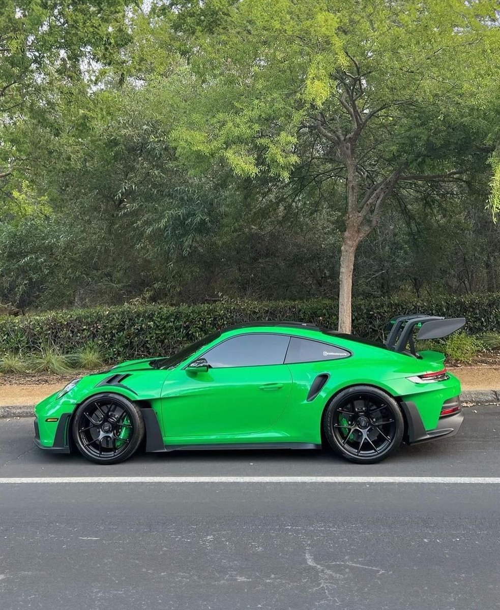 WorldWideCarsTM's tweet photo. Python Green Porsche GT3 RS https://t.co/4zRFhmGg5d
