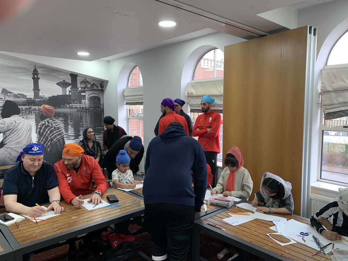 Thanks to everyone that attended our Stepping over the SideLines Workshop on Sunday the welcome from the Gurdwara Sri Guru Singh Sabha was amazing 🙏 Thanks to @PSP_1976 for presenting @P70AMA @Arjunp6 Gurdeep Singh & Roshin Singh for supporting such a positive workshop ⚽️