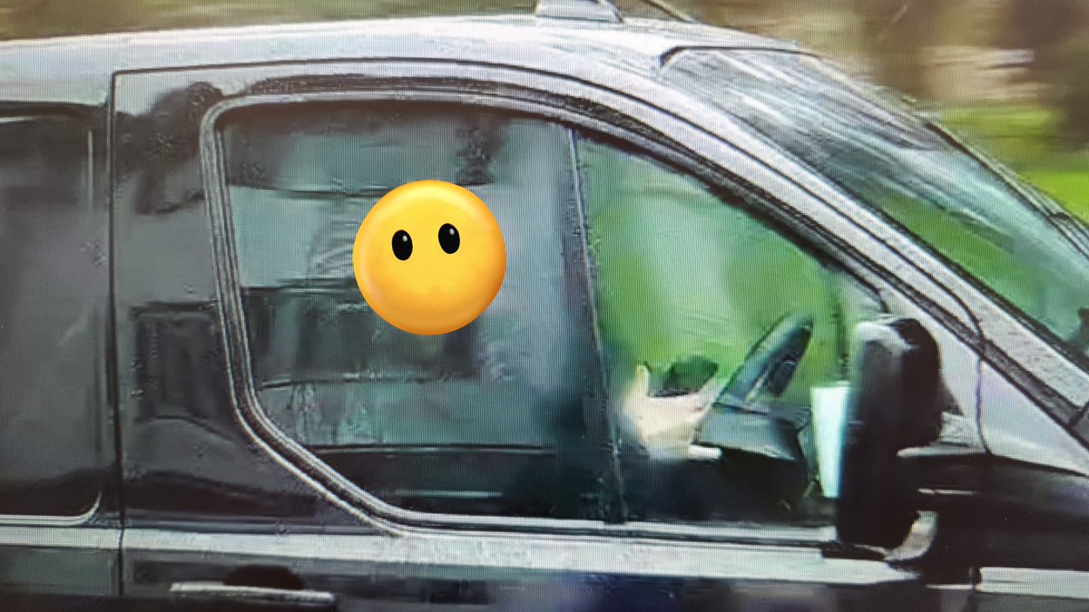 Thurs, #SPCasualtyReduction officers were on Banstead & Epsom high streets. Banstead HS, 3 TORs to drivers for phone use, & 1 notice to be posted. Epsom HS, 10 TORs to drivers for phone use. 1 TOR for dangerous carriage of passengers; 2 children in 1 seat unrestrained. #Fatal5