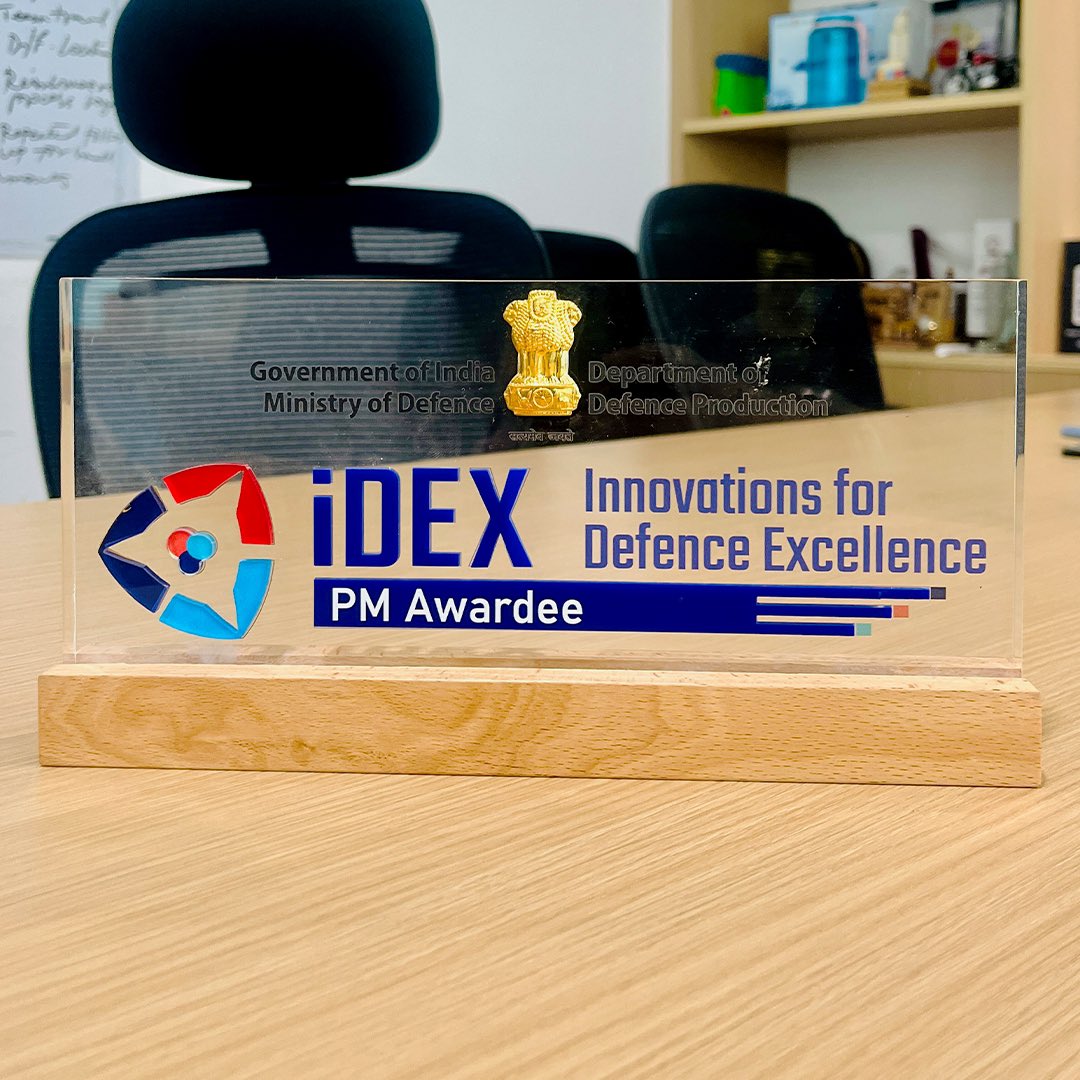 Dr. Sarita Ahlawat shared perspectives in a panel discussion at the #DefConnect2024 organised by #iDEX. She was honoured for her contributions and impact in the Defence Innovation Ecosystem. @DefProdnIndia 

#Drones #BotLabDynamics #India #DroneTechnology #DefenceInnovation