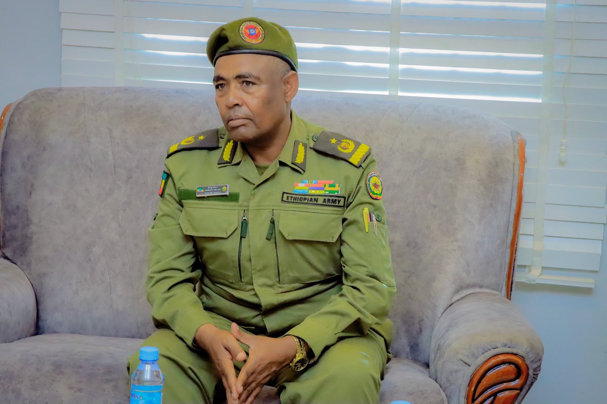 SomalilandMod's tweet image. Wasiirka Wasaaradda Gaashaandhigga JSL Dr Rooble Muuse Cabdi Ayaa xafiiskiisa ku qaabilay u qayb samaha arimaha Ciidanka ee safaarada Ethiopia(Military Attaché) iyo saraakiil sar sare oo Ciidan kuwaas oo ka socday safaarada Ethiopia ay ku leedahay Somaliland.