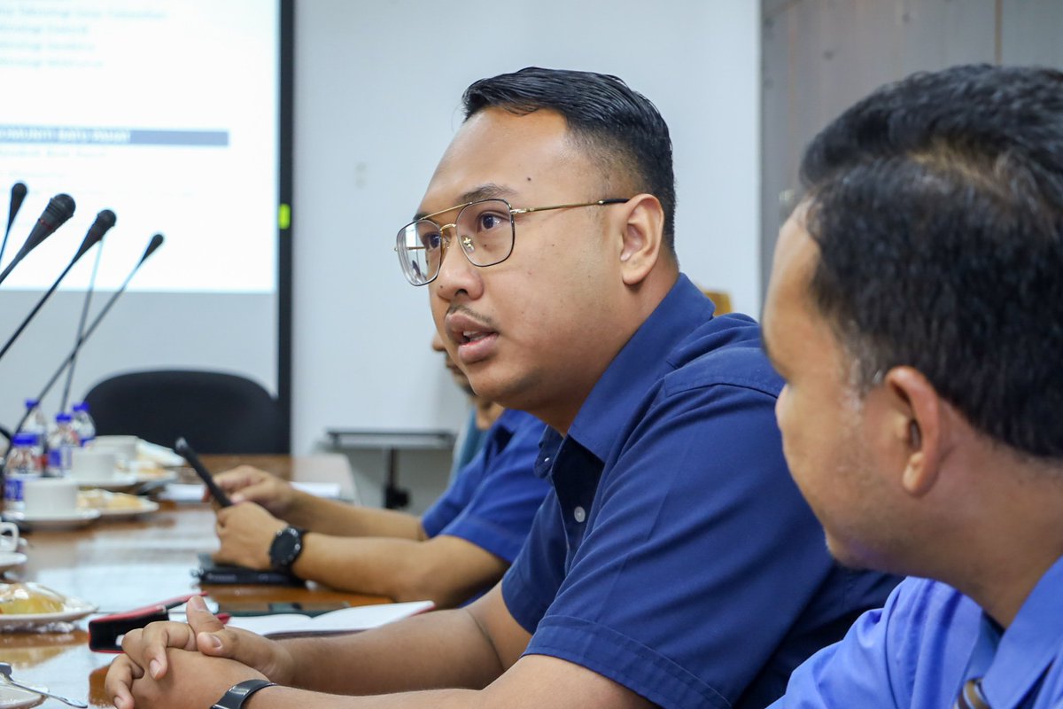 japenjohor's tweet photo. Kunjungan ini bertujuan bagi mewujudkan kerjasama dua hala antara @POLYCCOfficial Zon Johor dan Jabatan Penerangan Negeri Johor terutamanya dari segi aspek promosi dan publisiti.
#KunjunganHormat #PolyCC #ZonJohor #JabatanPenerangan #JapenJohor https://t.co/QD8whGLxCW