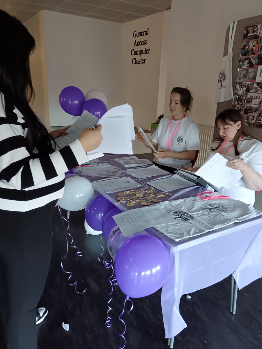 3rd year Ba(hons) Community Development students pitching their ideas to their peers. @SineadGormally @joycefeminista @chainuptheswing