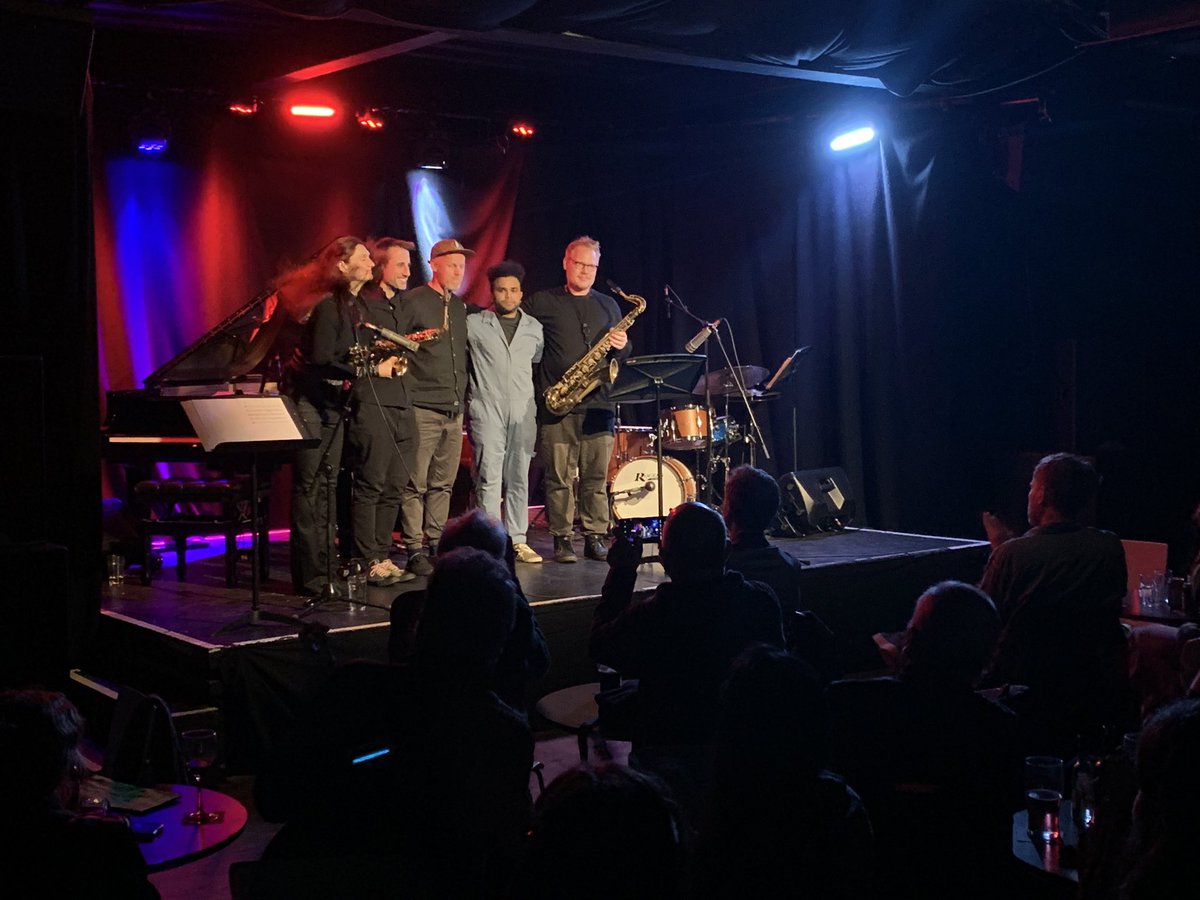 .@ArtsCouncilNI Major Award Artist Stephen Davis unleashed the most exciting new music with a new 5-piece ensemble comprising virtuoso musicians from USA, Germany & UK. Yes, this happened in BELFAST & I was thrilled to support the commission via @MovingOnMusic @BlackBoxBelfast