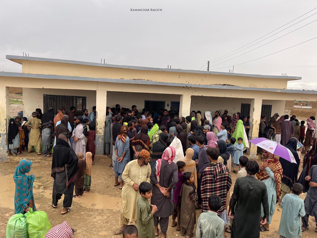 BALOCHISTAN | بلوچستان
.
.
.
ھَور کہ  بیت مارا آپ بارت 

ھَور کہ نہ بیت مارا تُنّ کُشیت

Photo | <a href="/kamanchar/">Kamanchar Baloch</a>