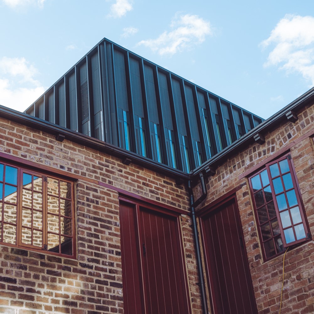 A stunning example of old meeting new - who says you can't have both? ✨ Featuring @LeahsYard Courtyard and the new zero carbon-ready office building Elshaw House. @SheffCouncil @vox_multimedia