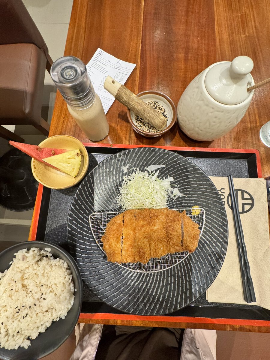 CarlaCristine24's tweet image. I’m hungry at work so throwback to this Yabu goodness 🤤😋 #yabu