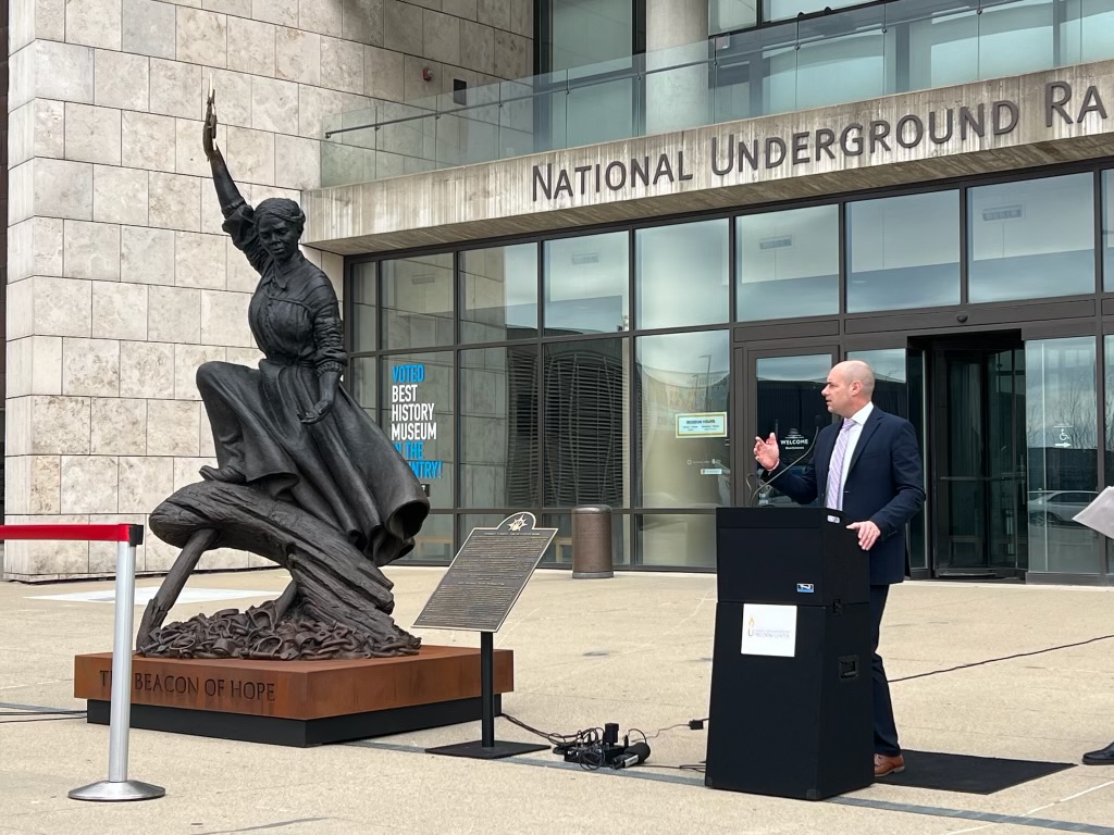 Grateful to help unveil the Harriet Tubman “Beacon of Hope” statue at the @FreedomCenter.   It’s a remarkable addition to our city, allowing us to help tell the stories of those who fought for freedom.