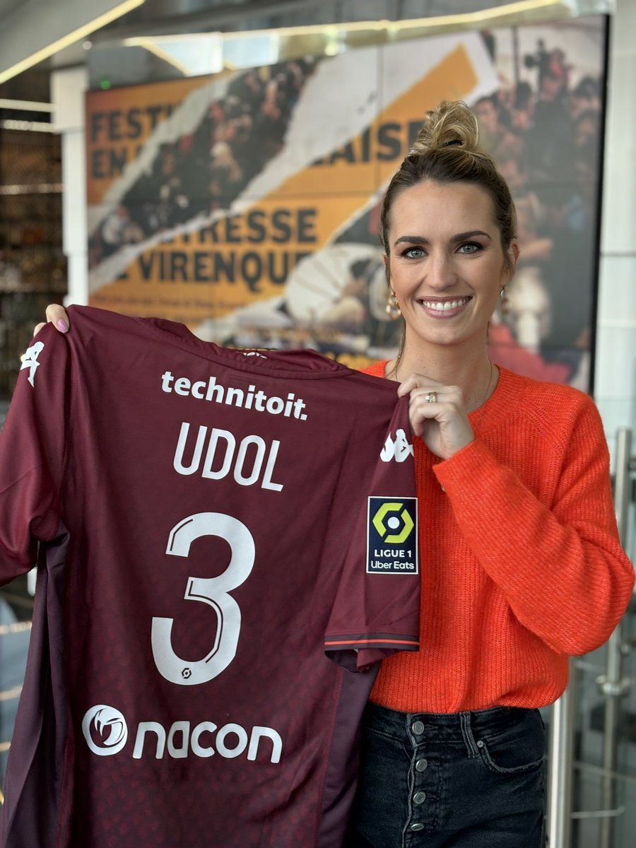 🎁LE CADEAU DU JOUR🎁 @aliciadauby3 vous fait gagner le maillot de Matthieu Udol du @FCMetz ! Pour jouer : RT & follow @lequipedegreg Bonne chance ! 🍀 #EDG