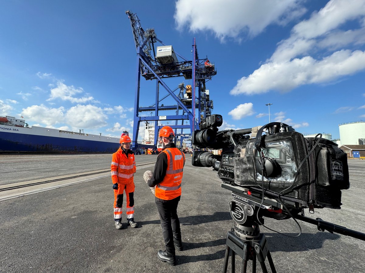 We were joined by @itvcalendar today at the #PortofImmingham. Look out for their upcoming news feature on ship to shore crane operator, Mia Allen. Read more here - 
abports.co.uk/news-and-media… #KeepingBritainTrading #Humber #ABPHumber #WiME