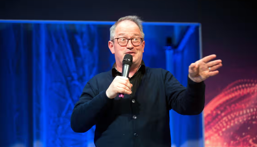 TOMORROW NIGHT!
Have a hoot 🦉 at an evening of comedy & poetry w/ comedian/actor/polymath @robinince, @stowtradeshall  Walthamstow Trades Hall, organised by @ForestPoets. Spoken word artist @othertheresa1 and performance poet Steve McLean also appear. £5, 5 March.