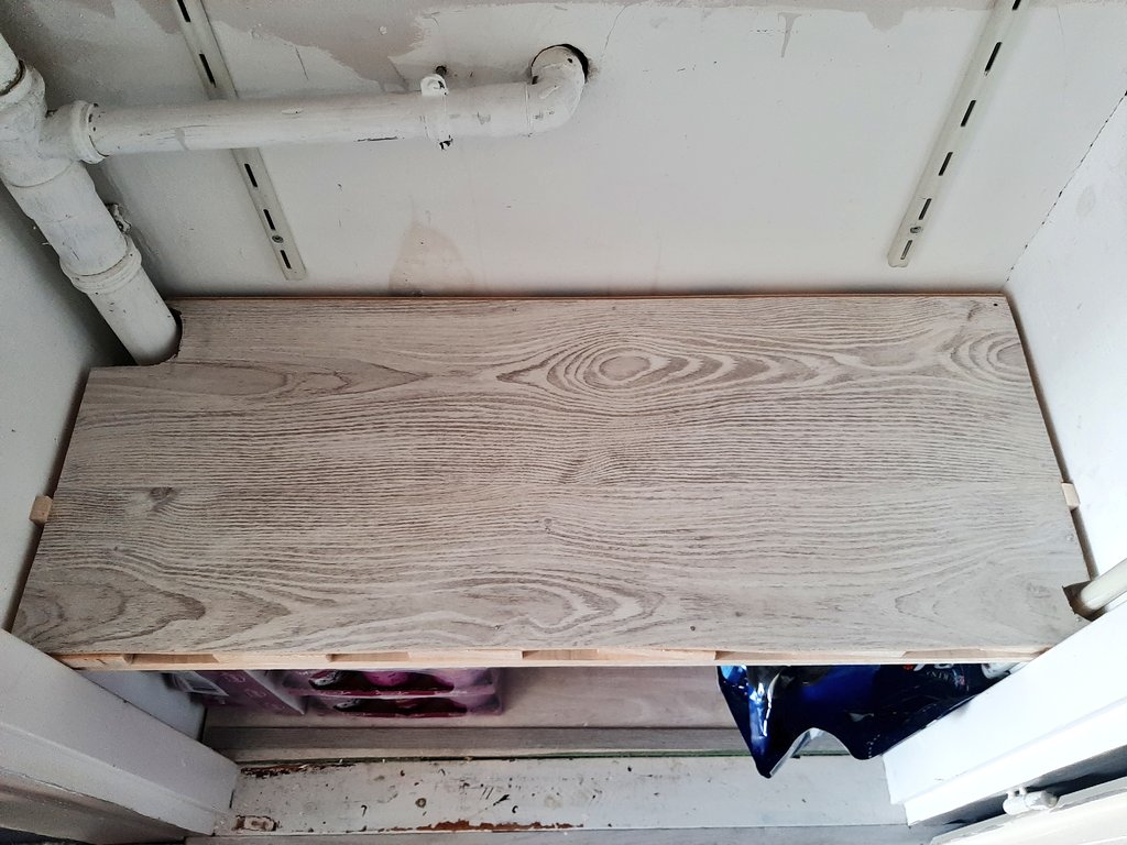 limwierde's tweet photo. Tenslotte kreeg hij, als sterke en stoere plank een speciale plek in mijn voorraadkast.

Nu maar hopen dat aan dit #circulaire project lang plezier wordt beleefd. 🥰
#hergebruik #stopverspilling https://t.co/099bxmlHIA