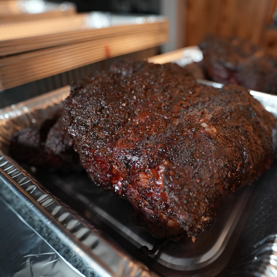 KosmosQ's tweet photo. I still can't get over how easy and delicious these overnight pork butts were 🙌 🔥 Perfect bark, plus tender and juicy on the inside... oowee 🤩
If you haven't already check out the full video on our Youtube Channel and get to cookin' ✌️🎥 #porkbutts #kosmosq #itjustwins https://t.co/wXujoWD3HB