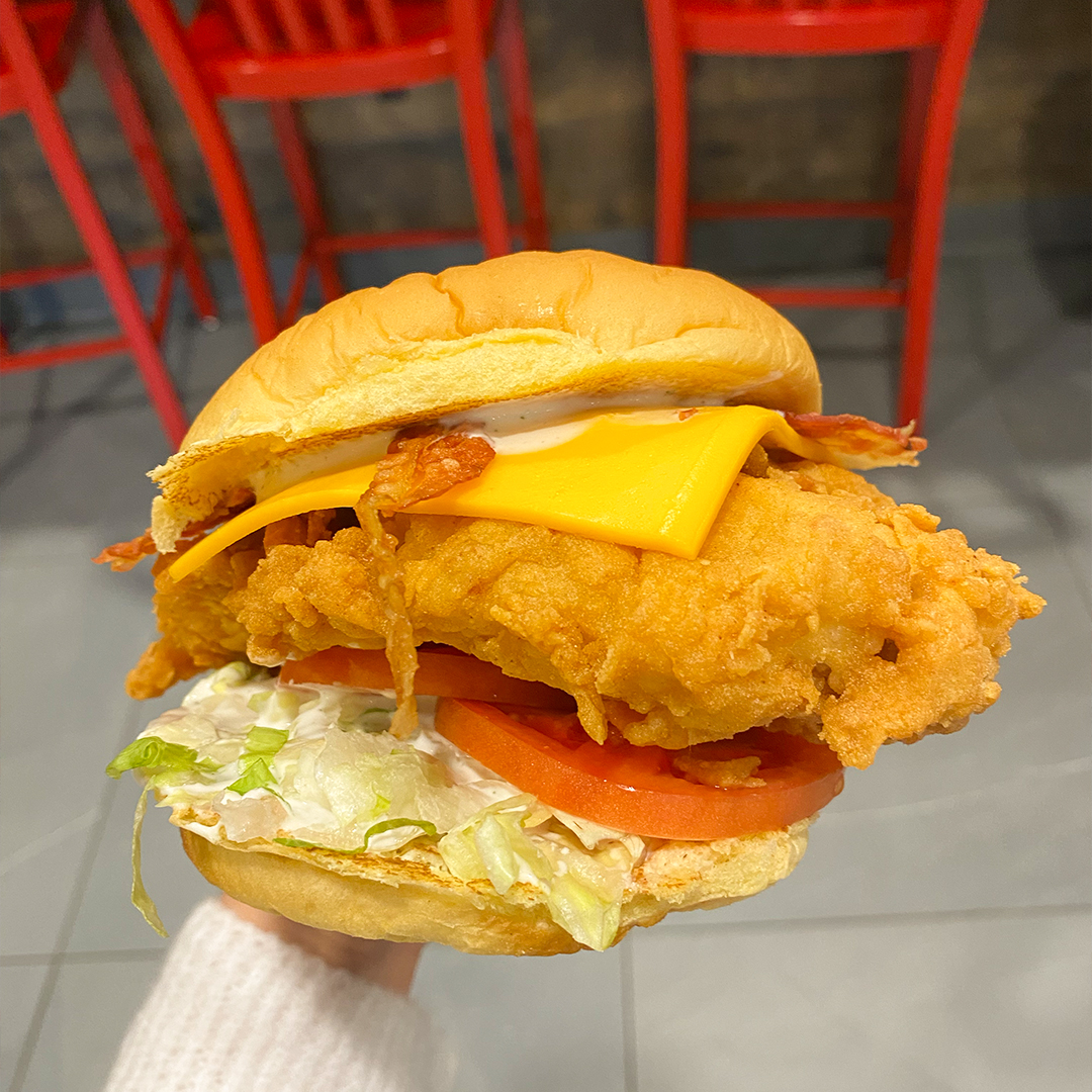 Tullys_Tenders's tweet photo. It’s never a bad time for a Chicken Sandwich.
.
.
.
.
#tullystenders #chickentenders #chickensandwich #ranchchicken #oswegony #drivethru #eatlocal https://t.co/pUhRqk14hB