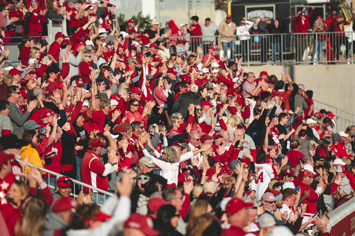 OU_Softball's tweet image. Thank you, 𝐒𝐨𝐨𝐧𝐞𝐫 𝐍𝐚𝐭𝐢𝐨𝐧! 

We welcomed a program-record 𝟏𝟑,𝟑𝟓𝟎 fans to Love’s Field over opening weekend!

#ChampionshipMindset