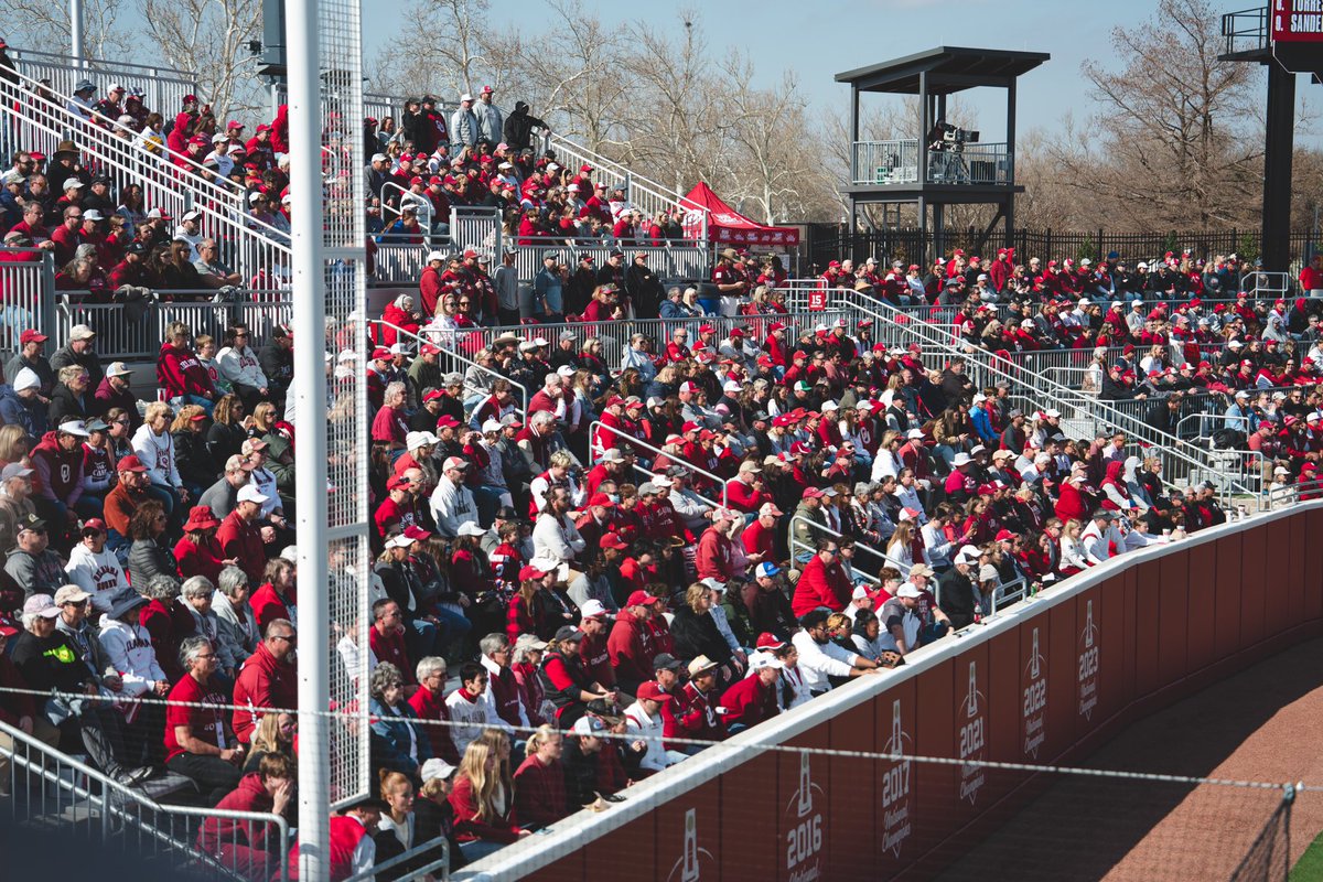 OU_Softball's tweet image. Thank you, 𝐒𝐨𝐨𝐧𝐞𝐫 𝐍𝐚𝐭𝐢𝐨𝐧! 

We welcomed a program-record 𝟏𝟑,𝟑𝟓𝟎 fans to Love’s Field over opening weekend!

#ChampionshipMindset