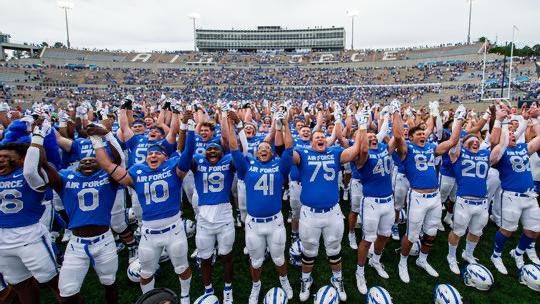 ElijahBeamon7's tweet photo. After a great conversation with @coachawrightAFA I am blessed to have received an offer from @AF_Football. Thank you recognizing my potential to play at the next level. @ejbeamon @CoachNewcombe @CasteelFootball @WRHitList @azc_obert @JUSTCHILLY @Coach_SD @247recruiting https://t.co/2tOw0AQnMM