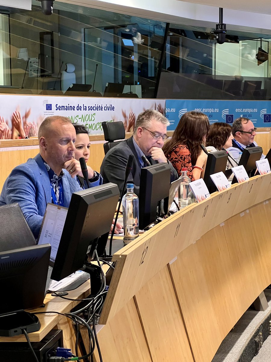 Volonteurope's tweet image. Diving deep into success factors for e-democracy initiatives at #CivSocWeek. Our Secretary General @GenPiotr contributes to the discussion on volunteering and e-democracy. 

#EDemocracy #RiseUpForDemocracy