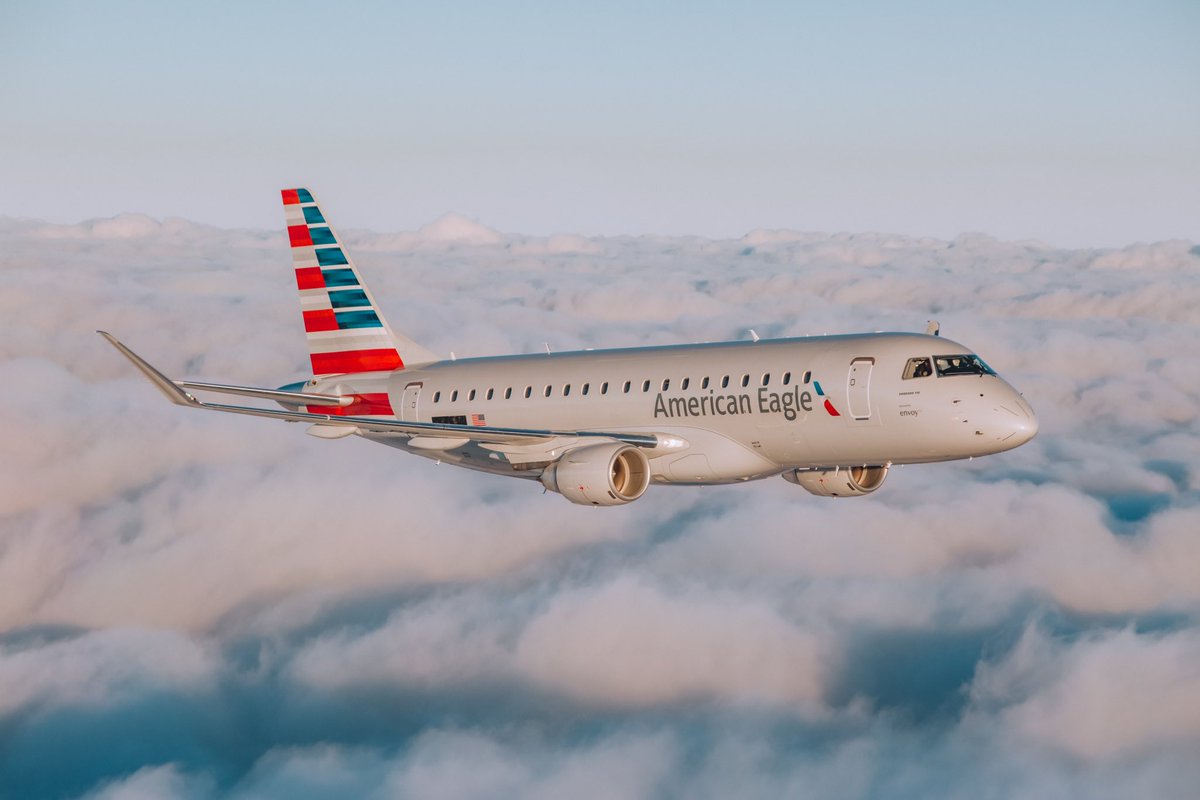 A huge order from @AmericanAir today! American Airlines just placed a massive order for up to 133 #E175s. Deliveries begin 2025. Read more: embraercommercialaviation.com/news/american-…