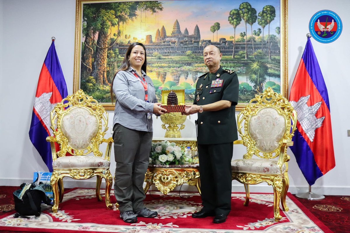 UNMAS's tweet photo. The Threat Mitigation Advisory Team’s Mobile Team met with Cambodian officials. The two sides will continue to promote cooperation in the fields of explosive and mine clearance and peace maintenance. #NPMEC https://t.co/HcXfATJnqM