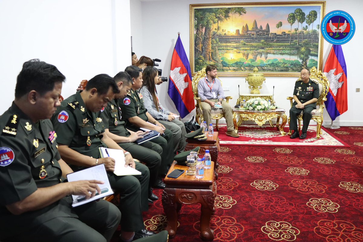 UNMAS's tweet photo. The Threat Mitigation Advisory Team’s Mobile Team met with Cambodian officials. The two sides will continue to promote cooperation in the fields of explosive and mine clearance and peace maintenance. #NPMEC https://t.co/HcXfATJnqM