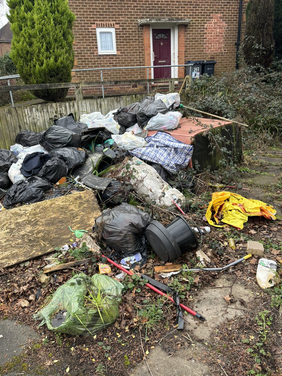 @bccemptyhomes @emptyhomes @BhamCityCouncil @Harborne_Jayne Still waiting for enforcement action to be taken against the landlord of this derelict property in Quinton 👇 Nearby residents of this street should not have to put up with this 🤬 Each day the flytipping grows & there are rats 🐀 @bccemptyhomes @BCC_Help @QuintonB32News