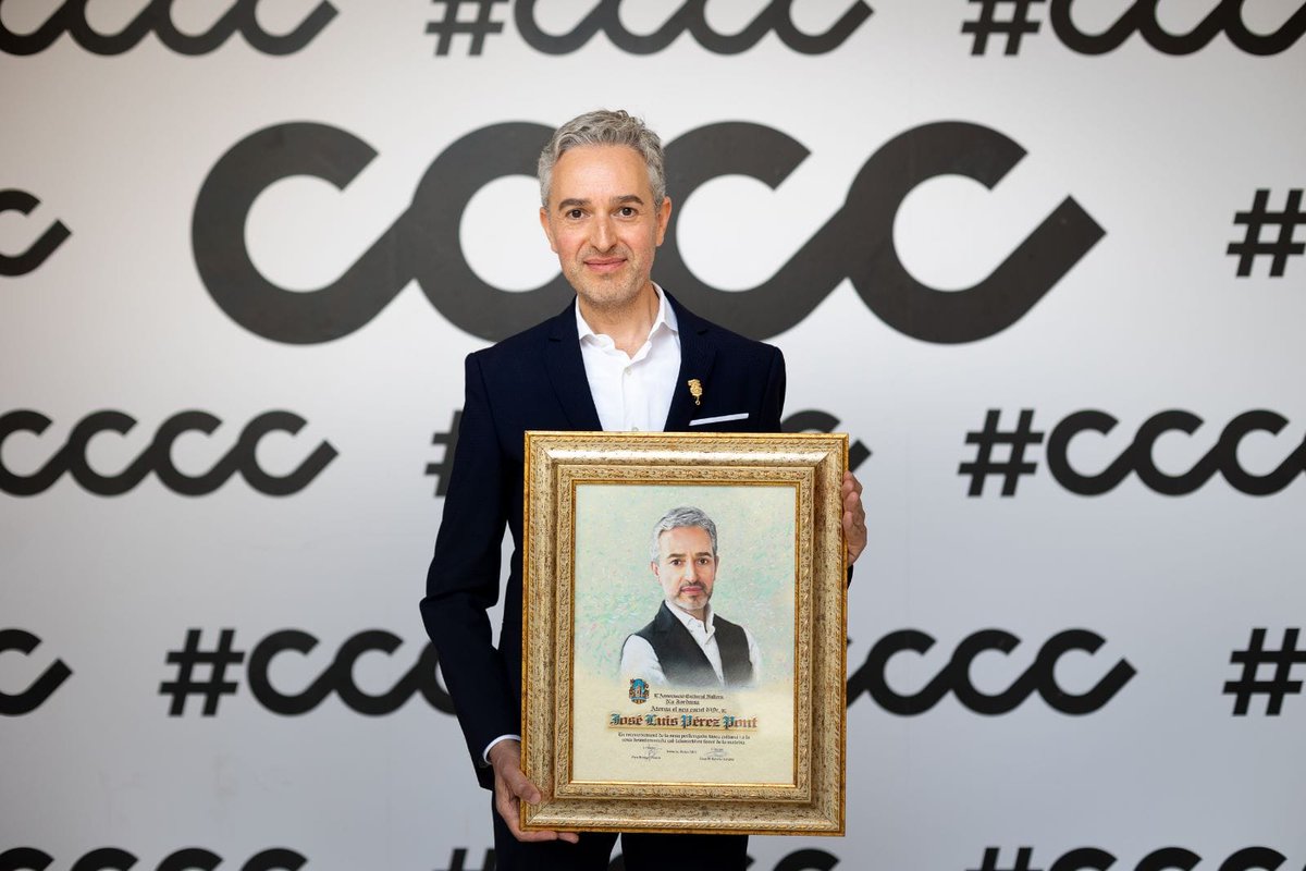 najordana's tweet image. El gestor cultural, crític d’art, comissari i agitador cultural, JL. PÉREZ PONT, que va convertir el Carme en el pulmó cultural, d’una ciutat, apadrinarà el nostre #llibret24 d’enguany i el dia 9 a les NOU  ens desgranarà allò que trobareu a les pàgines de tal atovó festívol.