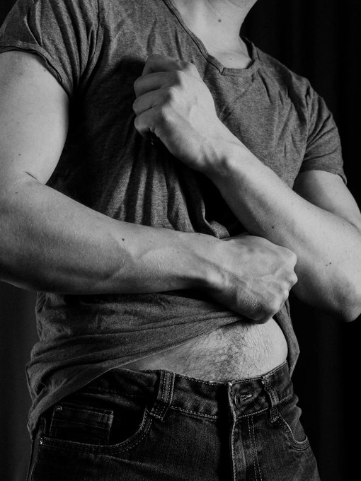 Help me out of these clothes? https://t.co/N0avtSwyQ9