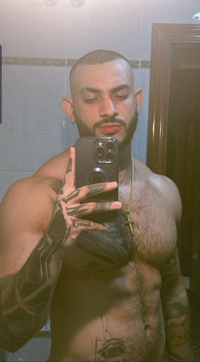 Get on ur knees you pathetic little bitch, do as u told 🐷 🐖 🐽. Stop Gooning get sending. 

Paypig master findom humanatm cashmaster muscleworship cashmeets feet feetpig