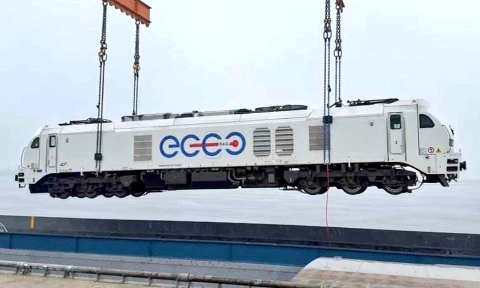 Lokomotiven lernen das fliegen!

Durch den Schiffsunfall bei Elsfleth  sind noch einige Lokomotiven in Brake eingeschlossen, welche nun per Schiff abtransportiert werden.