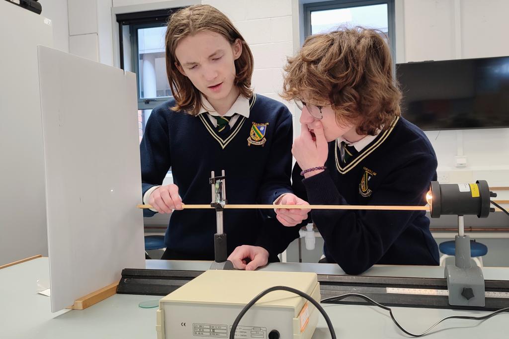 Many thanks to @DCUPhysics for hosting Mr O'Neill's and Mr Monori's Physics classes today. The lads carried out some leaving cert experiments and had a talk on chaos theory!  Many thanks for Dr. Paul van Kampen and Prof. Enda McGlynn for hosting us.