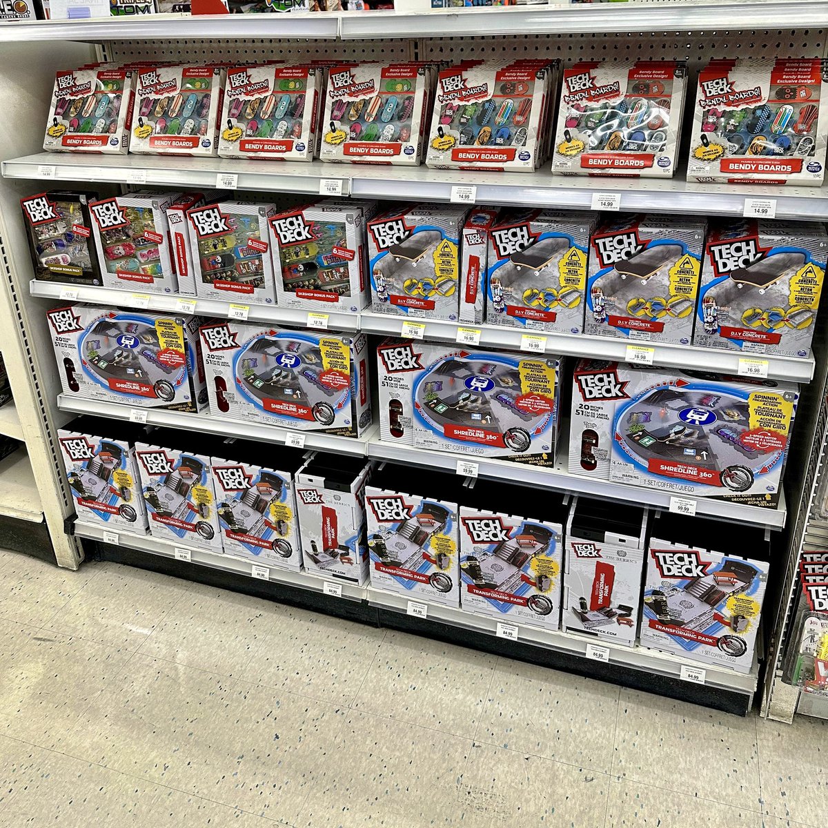 T3XACAN0's tweet image. Merchandised Tech Deck by Spin Master in the aisle 🛹
📸: TAKEN: SEPTEMBER 21, 2023
📌: POST: MARCH 4, 2024
#toysruscanada #sherway #spinmaster #spinmastertoys #techdeck #fingerboard #collectibles #boystoys #boysworld #merchandising