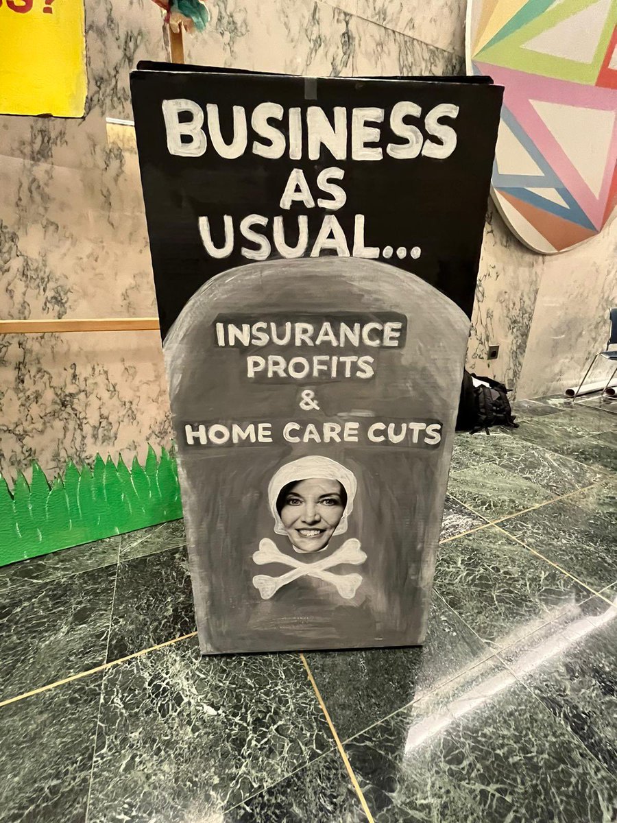 We’ve set up a debate stage in Albany to ask our legislators which state budget they want to pass: ❤️ vs ☠️ A budget for a New York that cares about workers, families, older adults & disabled people? Or a budget that’s business as usual with insurance profits & home care cuts?