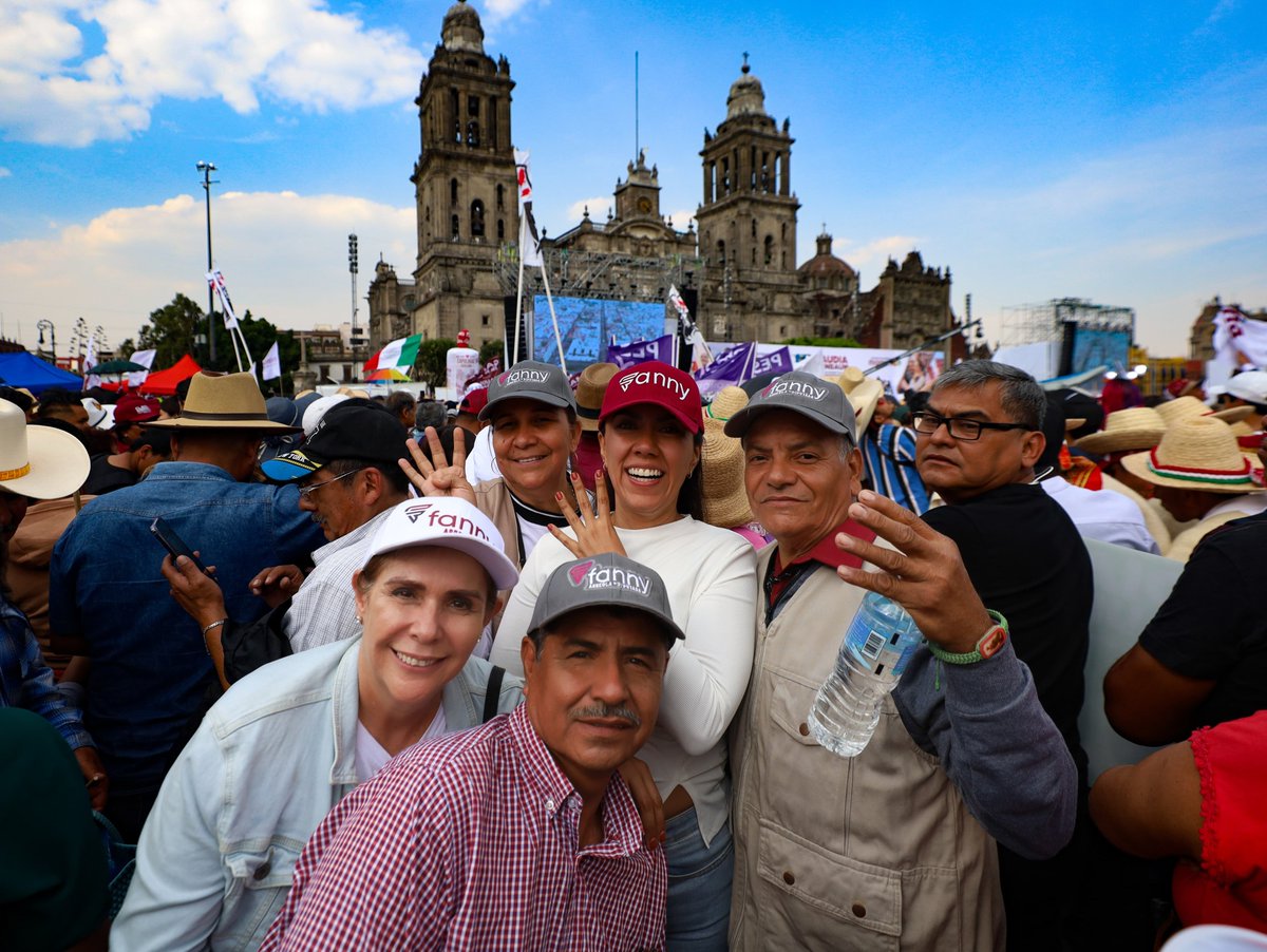 flap712's tweet photo. Sigamos con la transformación @Claudiashein #LaEsperanzaNosUne #EsTiempoDeMujeres https://t.co/h27E3O5sTd